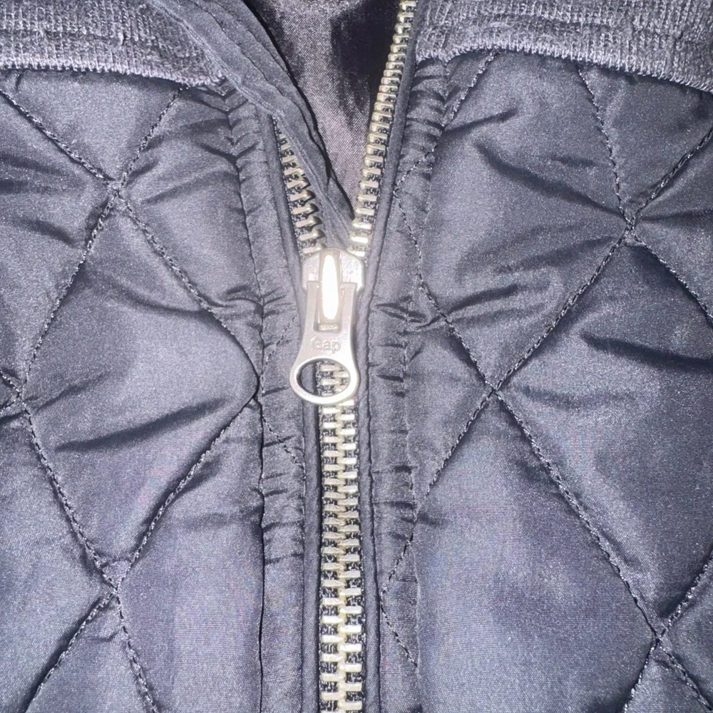 Kids GAP Black Jacket. Zip close. Button pockets. EUC. Size S 6-7. Fall Spring